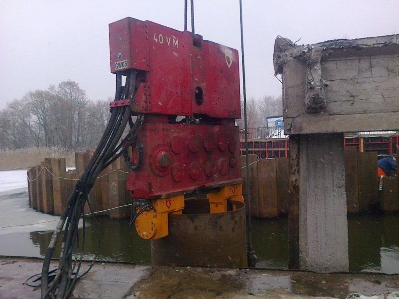 Used vibro hammer PVE 40 VM to work on a crane or piling rig